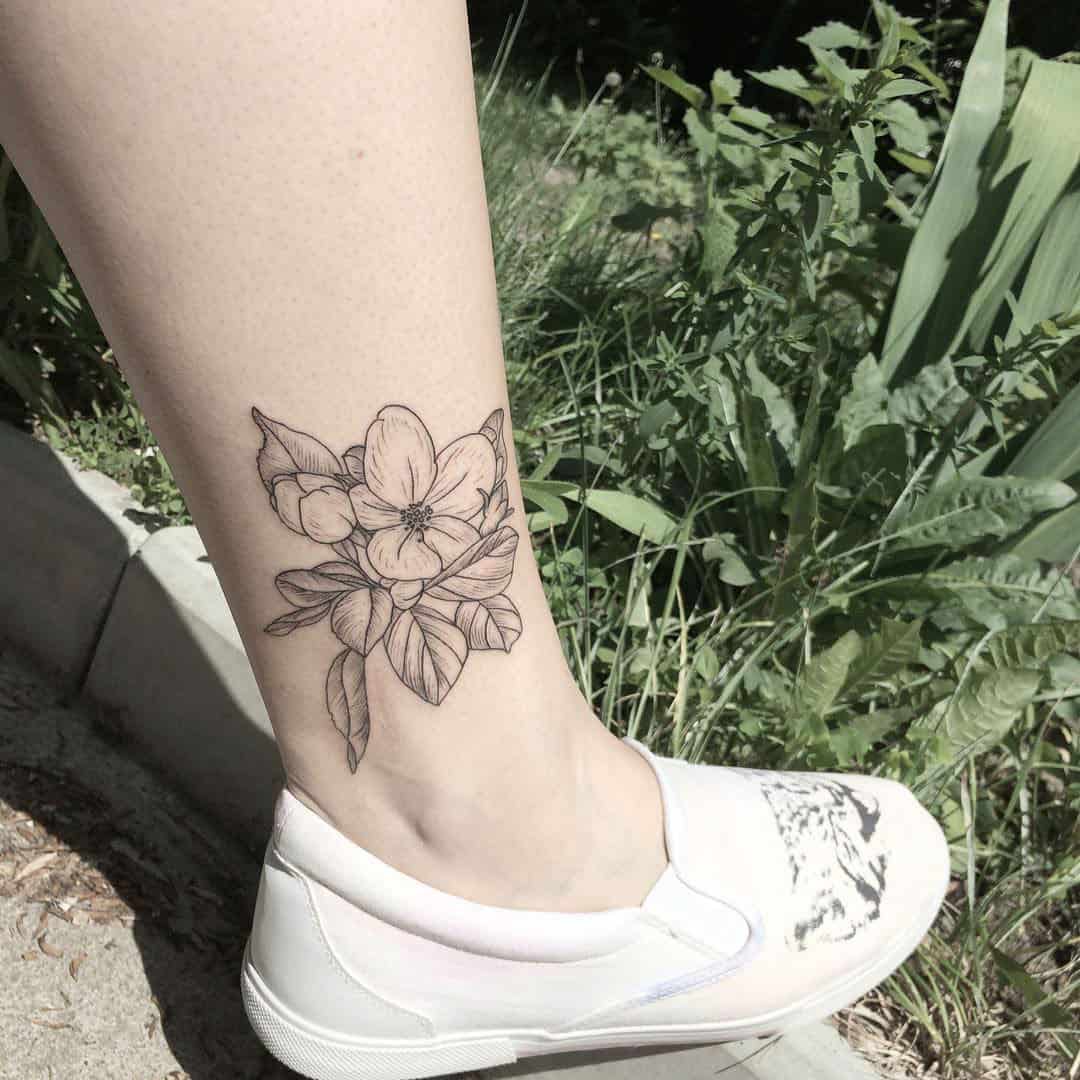 Gifted Ukrainian Artist Creates Stunning Floral Tattoos