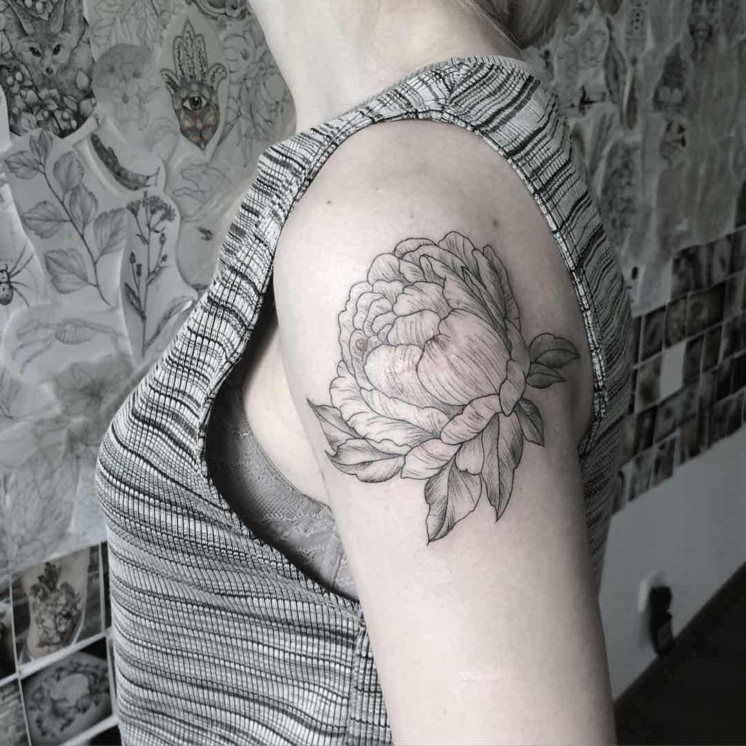 Gifted Ukrainian Artist Creates Stunning Floral Tattoos