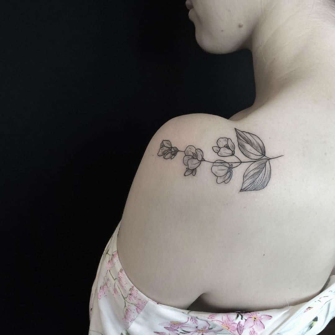 Gifted Ukrainian Artist Creates Stunning Floral Tattoos