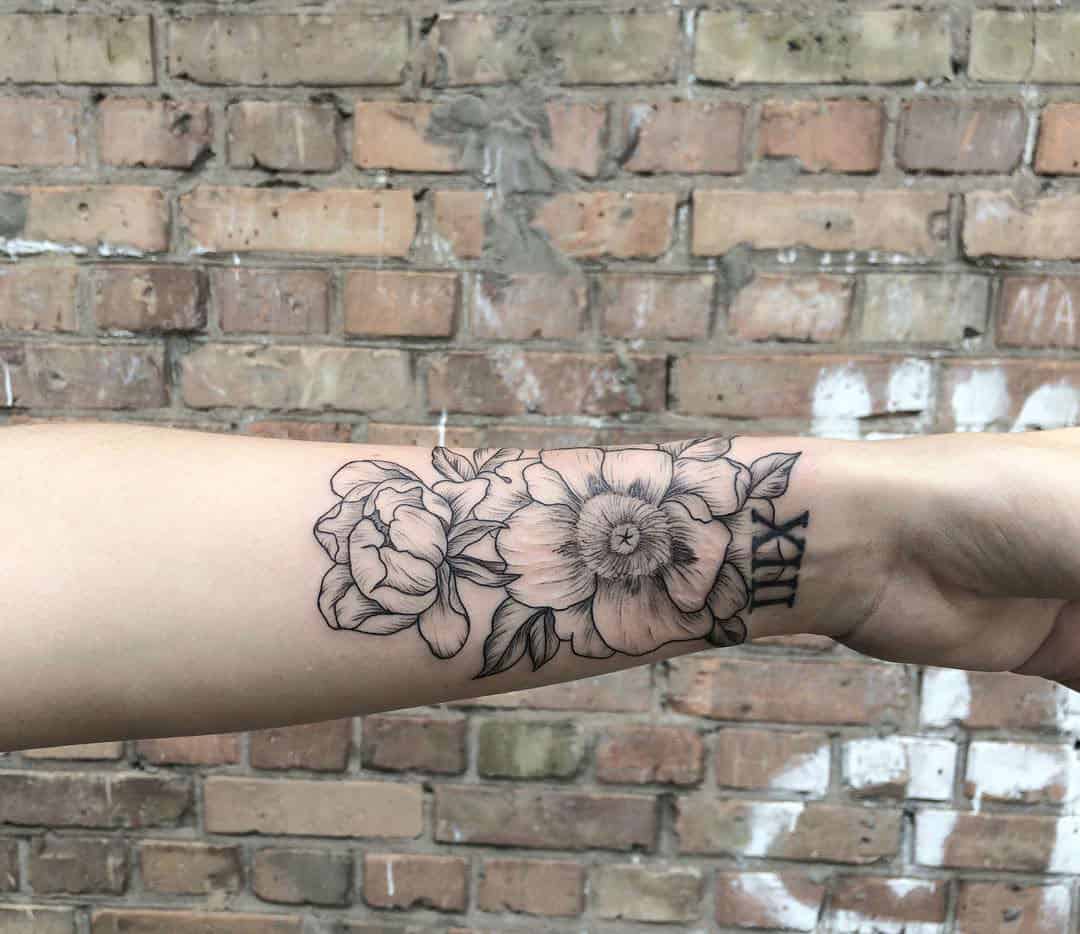 Gifted Ukrainian Artist Creates Stunning Floral Tattoos