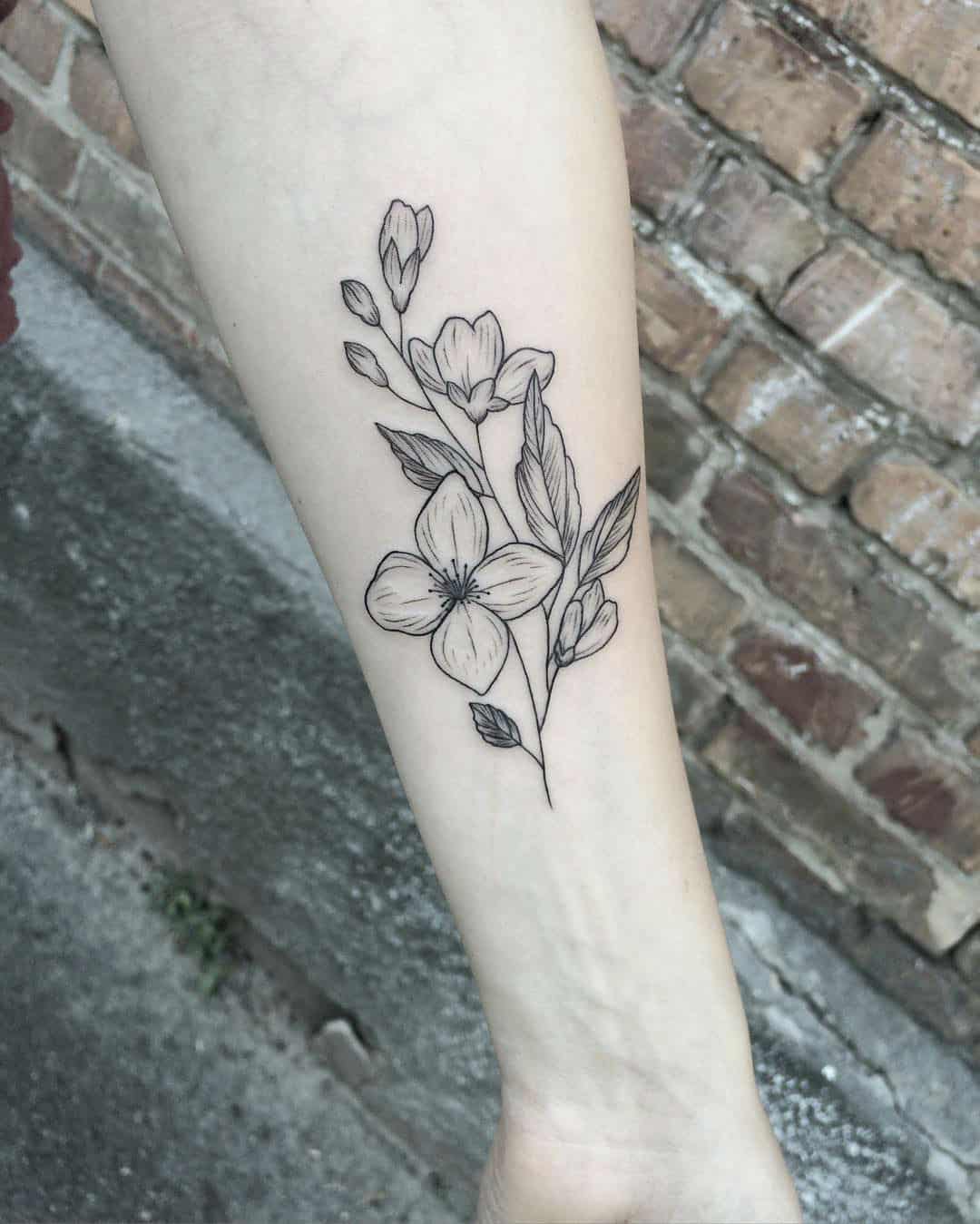 Gifted Ukrainian Artist Creates Stunning Floral Tattoos