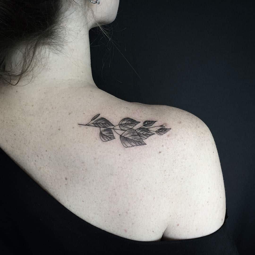 Gifted Ukrainian Artist Creates Stunning Floral Tattoos