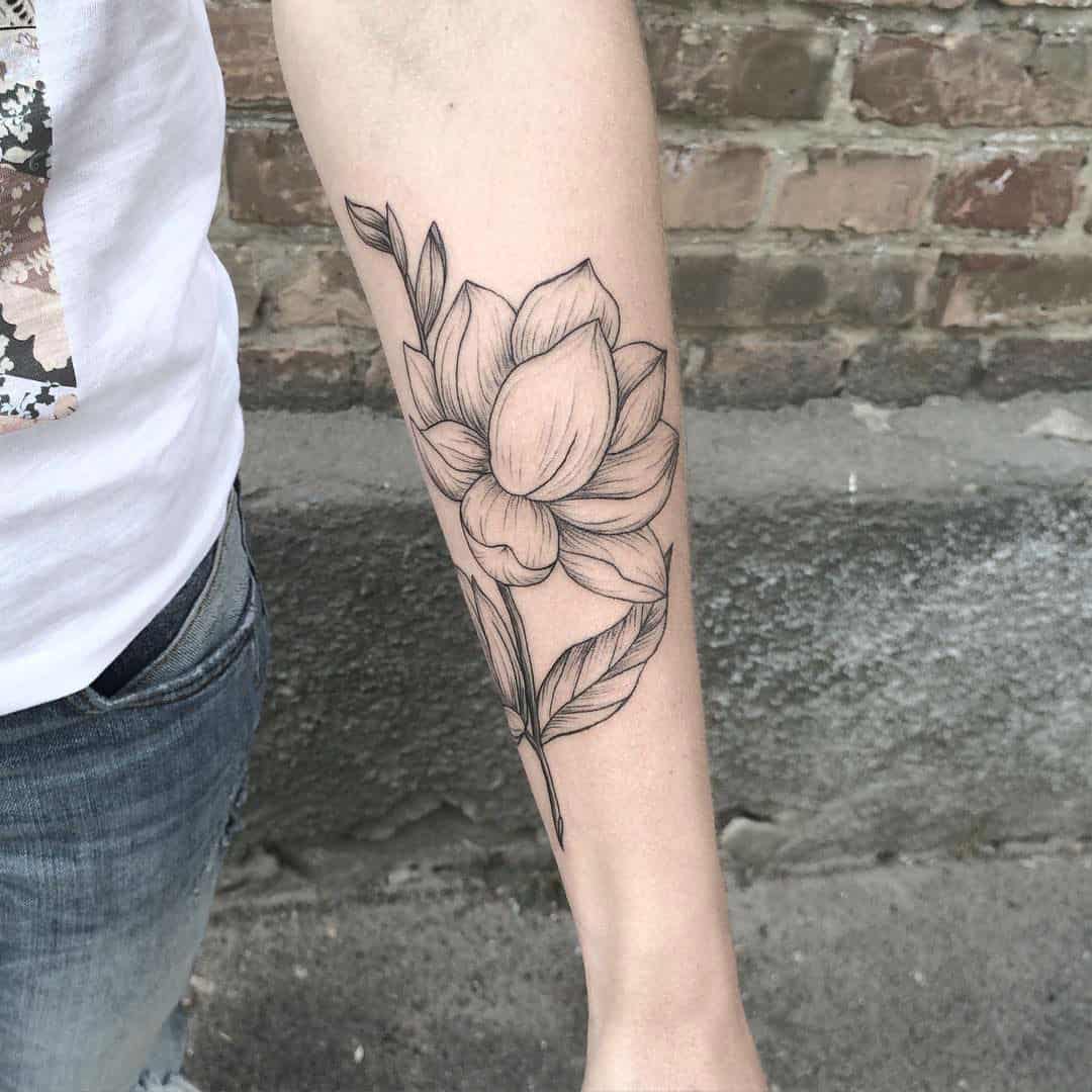 Gifted Ukrainian Artist Creates Stunning Floral Tattoos