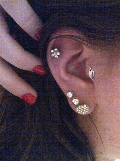 Tragus Leaf Piercing