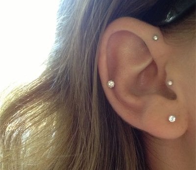 tragus stud piercing