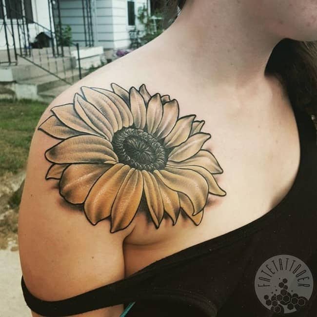 My daisy shoulder cap tattoolove  Shoulder cap tattoo Flower tattoo  shoulder Sunflower tattoo shoulder