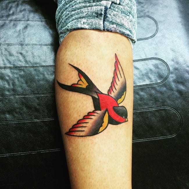 ＪＩＭ ＳＹＬＶＩＡ on Instagram Matching swallow tattoos on the knee Thank you  Scott The classic designs are always fun to tattoo swallowtattoo  swallows