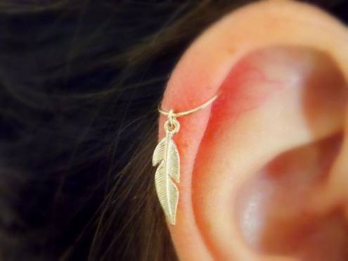 Cartilage hoop Earring, tiny Feather gold hoop,gold filled tiny hoop