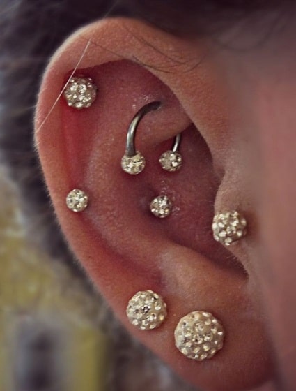 curved-barbell-rook-piercing