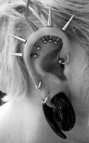 helix-piercing-five-spikes