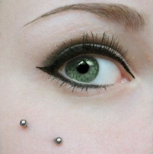 Close up Anti Eyebrow Piercing