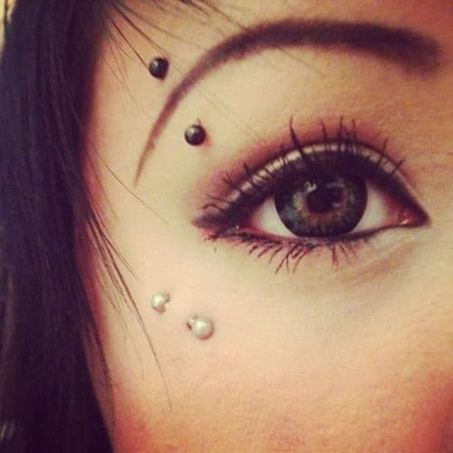 anti eyebrow piercing on girl