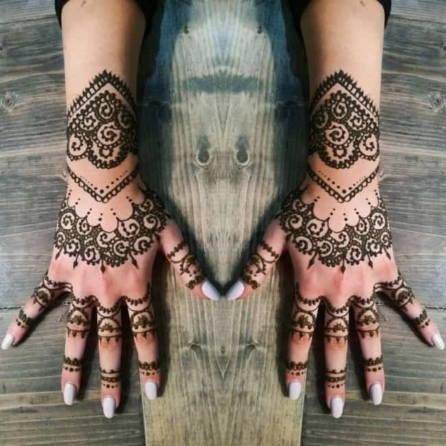 henna tattoos on both hands