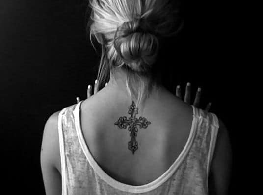 35 Ultra Sexy Back Tattoos for Women