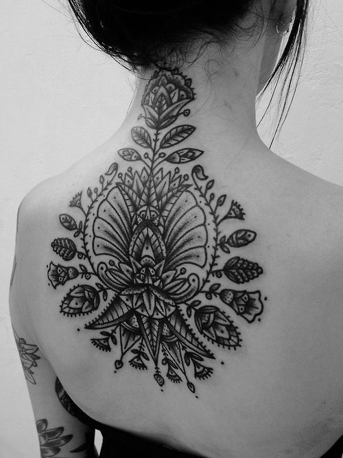 35 Ultra Sexy Back Tattoos for Women