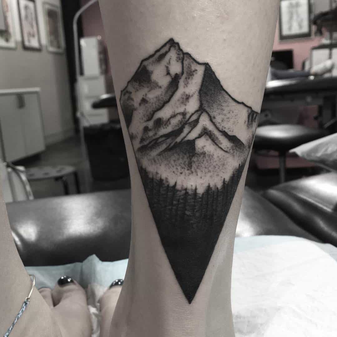 100 Adventurous Mountain Tattoos [Ultimate Picture Guide]