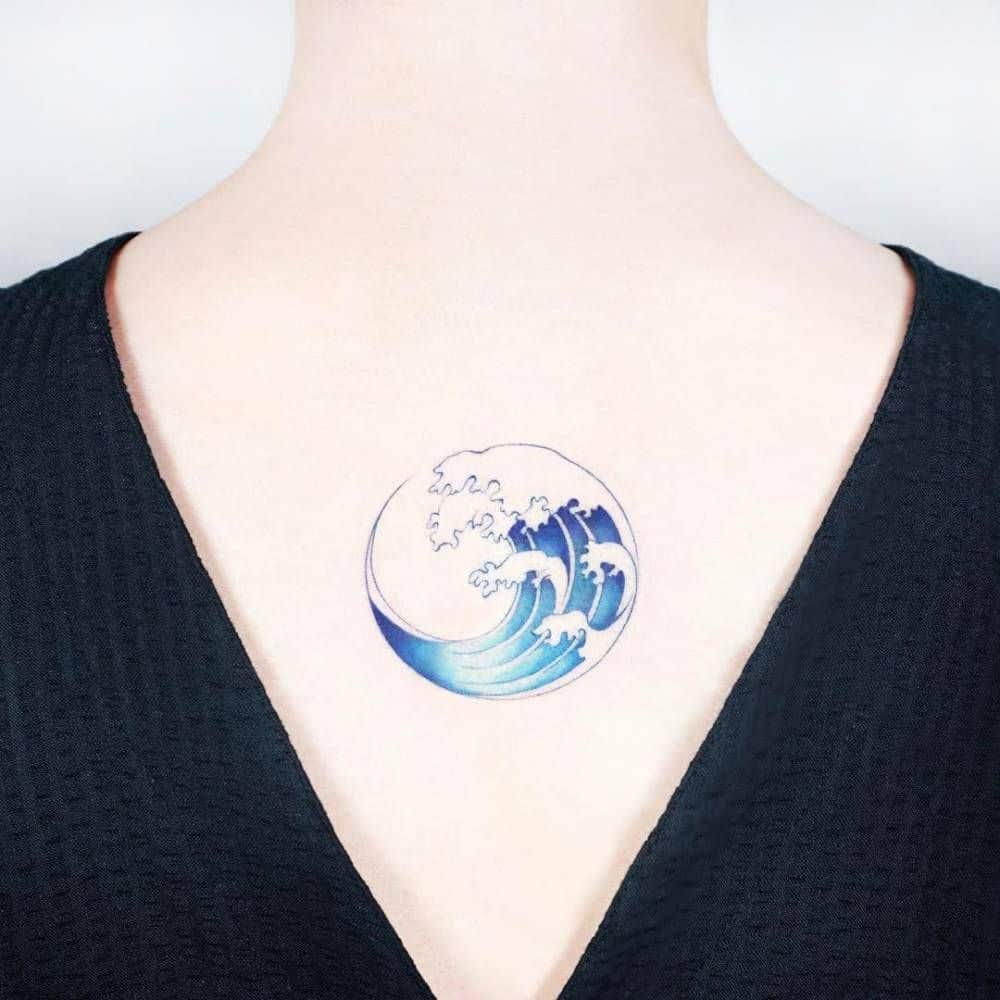 tatuaggio oceanico sulla schiena