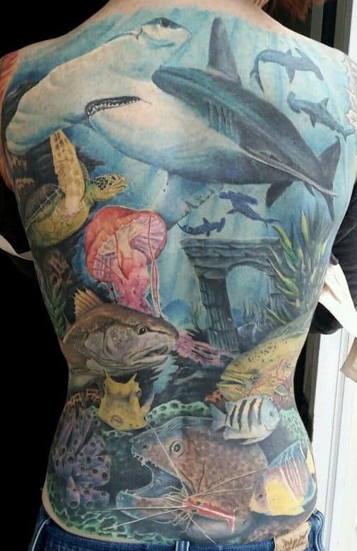 tatuaggio schiena creatura del mare