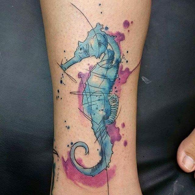 waterverf zeedier tattoo op arm