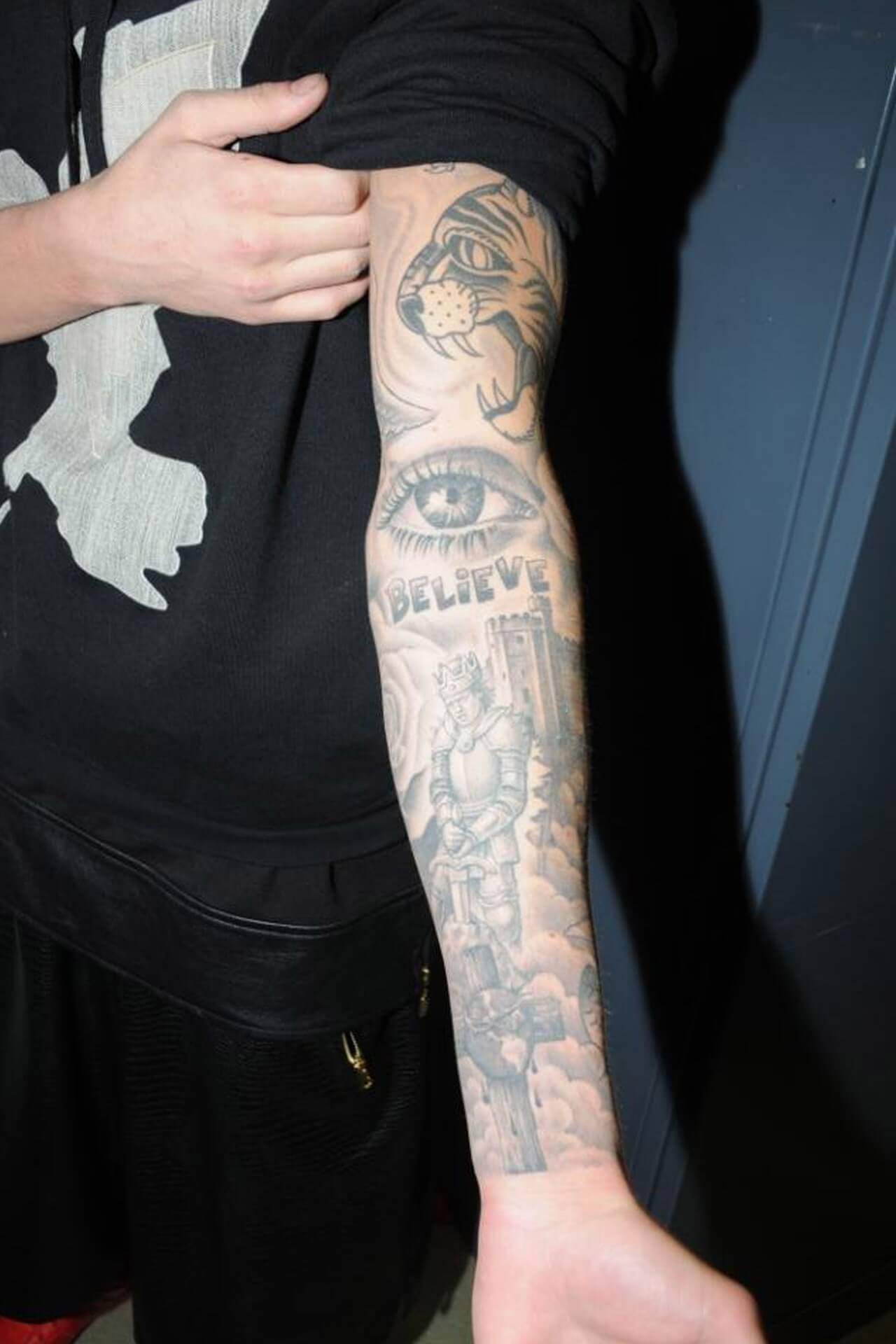 justin bieber globe tattoo