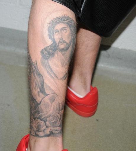 justin bieber left leg tattoo