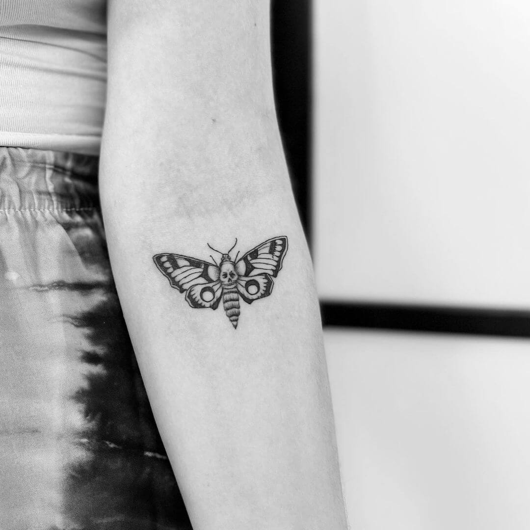 50 Unbelievable Death Moth Tattoo Ideas [+ Meanings]